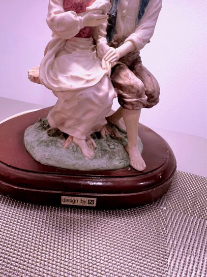 Antique  figurine table lamps  งานแบรนด์ยุโรปนำเข้า  โคมไฟ รูปปั้นคู่รักกำลังพรอดรัก  รูปที่ 4