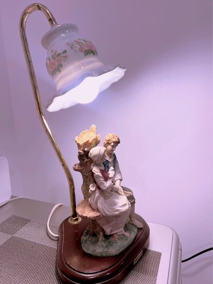 Antique  figurine table lamps  งานแบรนด์ยุโรปนำเข้า  โคมไฟ รูปปั้นคู่รักกำลังพรอดรัก  รูปที่ 6