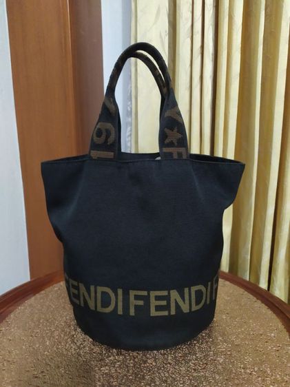 กระเป๋า Fendi แท้สวยพร้อมถุงผ้า