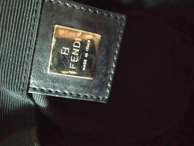 กระเป๋า Fendi แท้สวยพร้อมถุงผ้า รูปที่ 9
