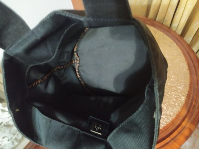 กระเป๋า Fendi แท้สวยพร้อมถุงผ้า รูปที่ 5