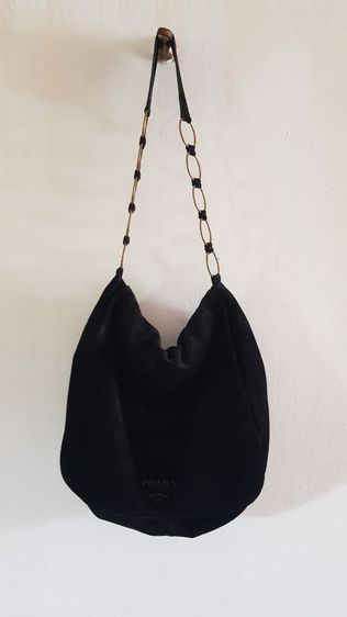 กระเป๋าแบรนด์ prada hobo มือสองของแท้ รูปที่ 2