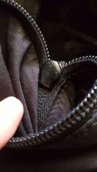กระเป๋าแบรนด์ prada hobo มือสองของแท้ รูปที่ 7