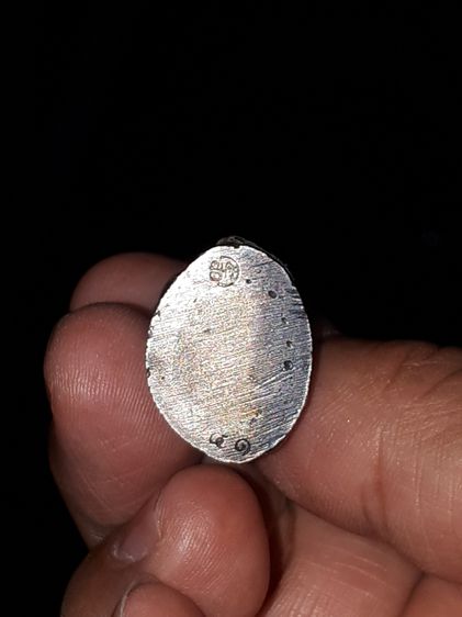 พระกริ่ง เนื้อเงิน ตอกโค้ต ตอกหมายเลข ๔๑ อุดกริ่ง หล่อโบราณ เดิมๆ สวยมากๆ กริ่งดังกังวาล พระแท้ ไม่ทราบที่ รูปที่ 6