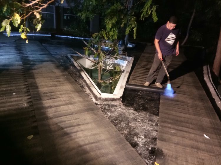 ป้องกันน้ำรั่วซึมด้วยแผ่นเมมเบรนเป่าไฟ นวตกรรมใหมwaterproof membrane,  กันซึมดาดฟ้า กันซึมตกแต่งร้านในห้างหลังคารั่ว ช่างทำกันซึมเมมเบรน รูปที่ 9