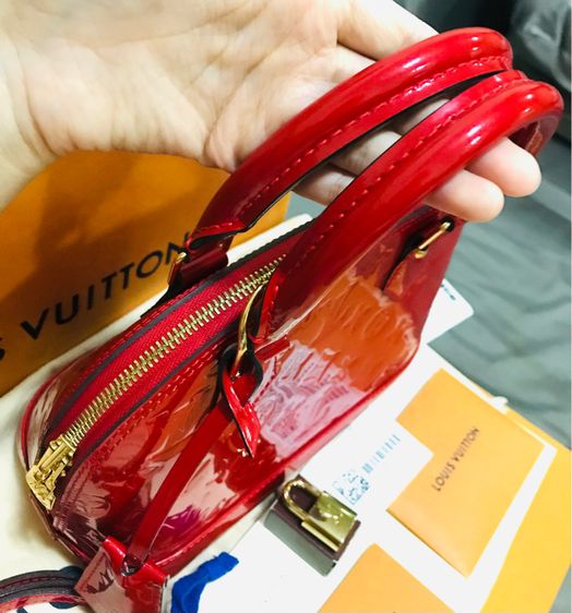 LikeNew Louis Vuitton Alma bb Vernis สีแดง รูปที่ 12