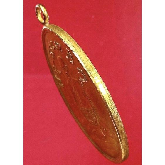 หลวงปู่ไข่ วัดเชิงเลน รุ่นแรกพิมพ์นิยม เนื้อทองคำ ขอบกระบอก ห่วงเชื่อม หลังเรียบ มีรอยจาร รูปที่ 6