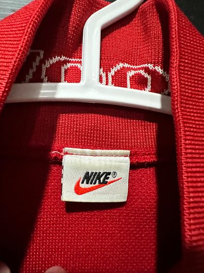 เสื้อวอร์มสีแดง แบรนด์ Nike vintage  รูปที่ 4
