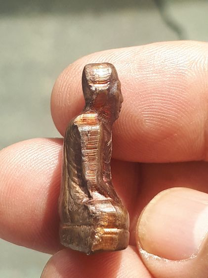 พระปั๊มรูปเหมือน รุ่นแรก มงคลเกษม 81 ปี 2535 หลวงพ่อเกษม เขมโก วัดสุสานไตรลักษณ์ จังหวัดลำปาง ขนาดกว้าง 1.9 ซ.ม สูง 2.8 ซม เนื้อนวโลหะ ตอก รูปที่ 4