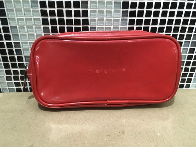 กระเป๋า RUBY  MILLIE แท้ สีแดง ขนาด 3x8x19 ซม 50 บาท