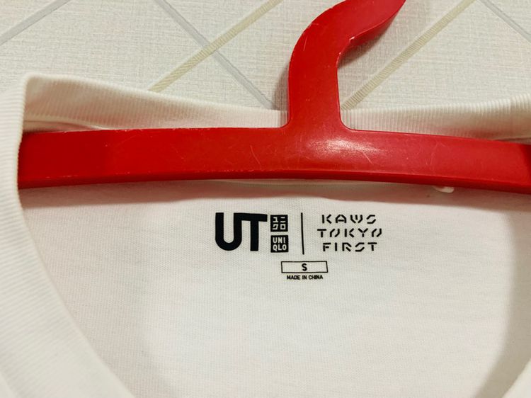 เสื้อยืด KAWS TOKYO by Uniqlo แท้ 💯 size S ขนาด อก 19 ยาว 26 นิ้ว สภาพใหม่มาก สีกรมเข้ม ทรงสวย ใส่สบาย เนื้อผ้านิ่มมาก หายากน่าสะสมครับ รูปที่ 3