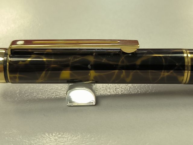 ปากกาหมึกซึม Sheaffer targa 1044 หัว 14 k Size  F ด้ามลายทอง รูปที่ 2