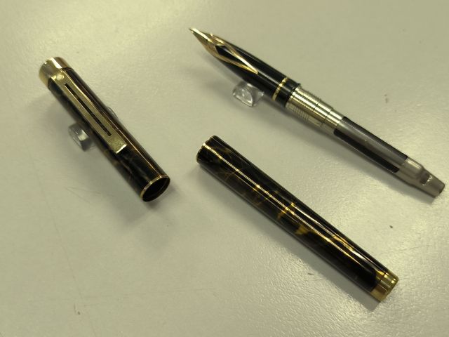 ปากกาหมึกซึม Sheaffer targa 1044 หัว 14 k Size  F ด้ามลายทอง รูปที่ 5