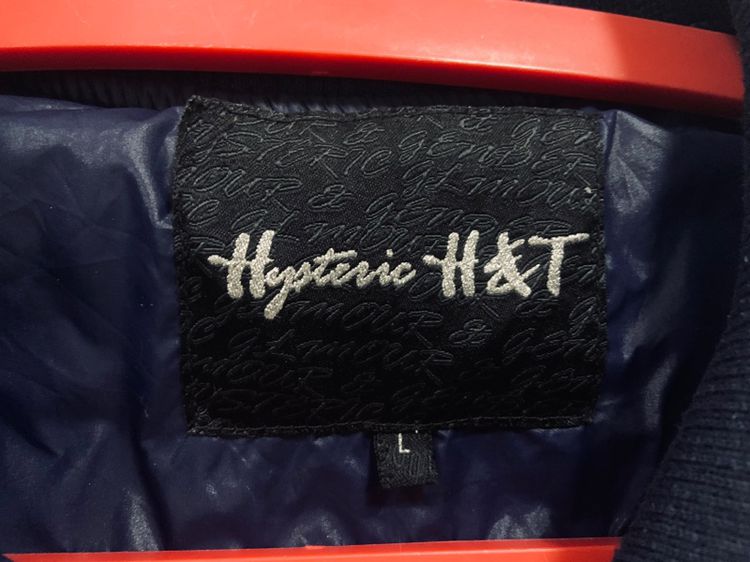 เสื้อแจ็คเก็ตแขนยาว แท้ 💯HYSTERIC size L ขนาด อก 21.5 ยาว 26.5 สภาพดีมาก ผ้าร่มบางมีซัปใน สกีนเต็มด้านหลังสีกรมเข้มดีเทลสวยหายาก รูปที่ 5