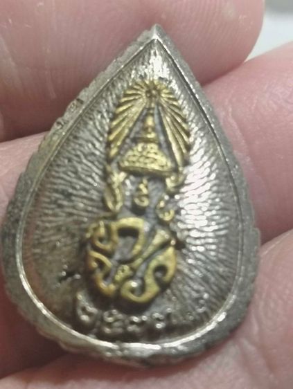 เหรียญหลวงพ่อโสธรหลังภปรปี๒๕๓๗เนื้อเงินหน้ากากทองคำ รูปที่ 2