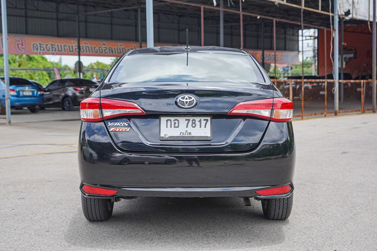 Toyota Yaris ATIV 2017 1.2 J Sedan เบนซิน ไม่ติดแก๊ส เกียร์อัตโนมัติ ดำ รูปที่ 4
