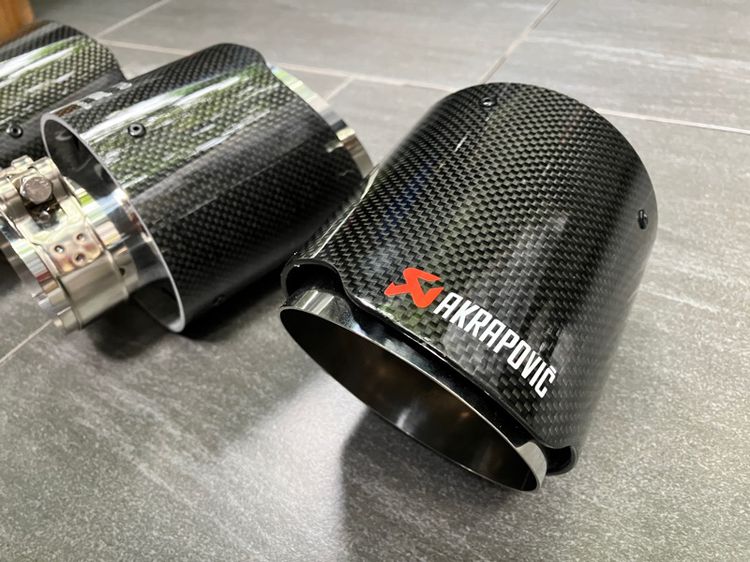 ปลายท่อไอเสีย ท่อคู่ AKRAPOVIC เป็น Carbon Kevlarแท้ ผิวเงา ใส่เป็นท่อคู่ รูปที่ 15