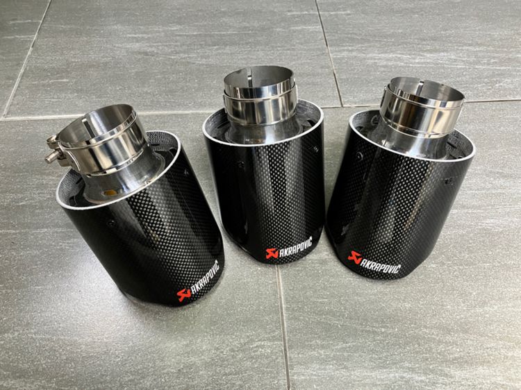 ปลายท่อไอเสีย ท่อคู่ AKRAPOVIC เป็น Carbon Kevlarแท้ ผิวเงา ใส่เป็นท่อคู่ รูปที่ 13