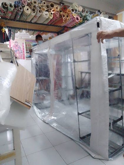 พลาสติกใส รับเย็บพลาสติกใส คลุมสินค้า ฉากกั้นโควิด ฉากกั้นต่างๆ PVC  Rolls 0813735190 บางกะปิ รับเย็บมุ้งไนล่อน-  รับเย็บผ้าบลูชีท ผ้าฟา รูปที่ 13