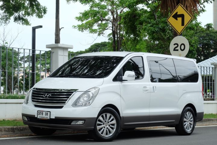 Hyundai Grand Starex 2014 2.5 Premium Van ดีเซล ไม่ติดแก๊ส เกียร์อัตโนมัติ ขาว