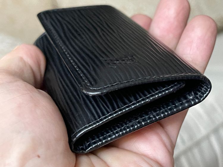 LV แท้ กระเป๋าใส่กุญแจ Louis Vuitton แบบ Multicles 4s Like new ลายไม้ Epi สีดำ+++  รูปที่ 8