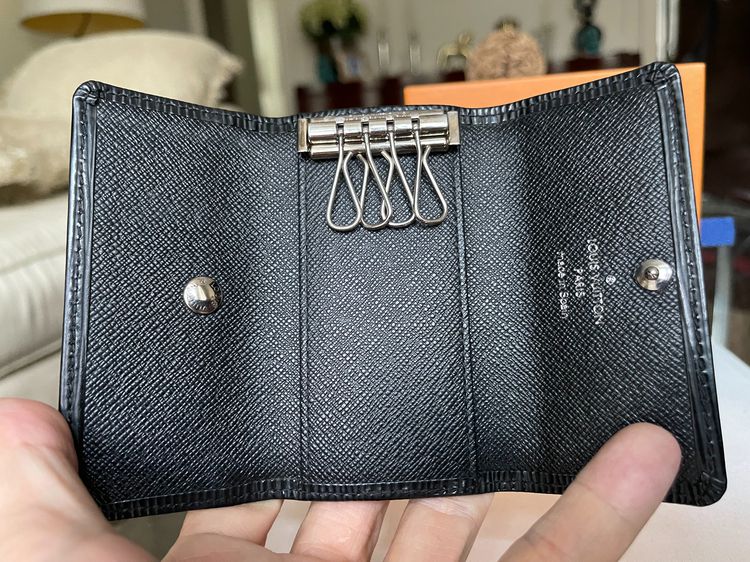 LV แท้ กระเป๋าใส่กุญแจ Louis Vuitton แบบ Multicles 4s Like new ลายไม้ Epi สีดำ+++  รูปที่ 4