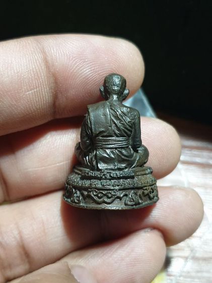 รูปหล่อหลวงปู่คร่ำวัดวังหว้าจังหวัดระยอง สภาพสวยรับประกันพระแท้ตั้งหน้ารถก็สวย รูปที่ 2