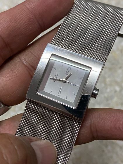 นาฬิกายี่ห้อ DKNY  ของแท้มือสอง มีกล่อง 950฿ รูปที่ 3