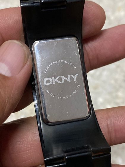 นาฬิกายี่ห้อ DKNY  ของแท้มือสอง สภาพสวย กำไล  วงรอบข้อมือ 7 นิ้ว  900฿ รูปที่ 3