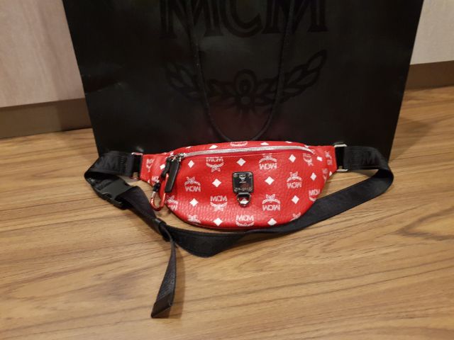 กระเป๋าคาดอก MCM แท้ สีแดง ใหม่มาก size S รูปที่ 13