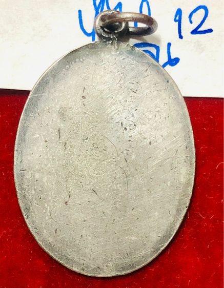 หลวงปู่ไข่ วัดเชิงเลน รุ่นแรก ปี 2468 พิมพ์เล็ก ห่วงเชื่อม ขอบกระบอก เนื้อเงิน รูปที่ 2