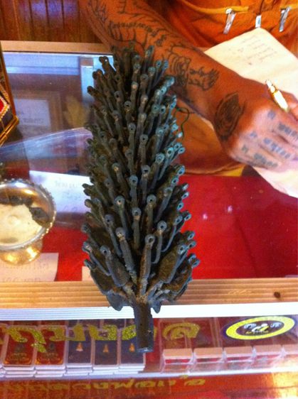 เหรียญหล่อจอบใหญ่ หลวงพ่อเงิน รุ่นปืนแตก วัดคงคาราม (บางคลานใต้) พร้อมกล่องเดิม รูปที่ 8