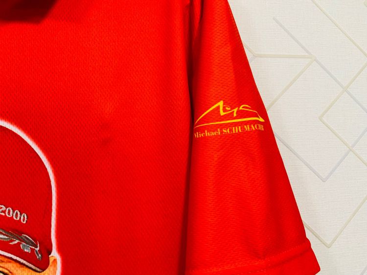 เสื้อคอปก Michael Schumacher WORLD CHAMPION แท้ 💯 made in  ITALY size M ขนาด อก 21.5 ยาว 27.5 นิ้ว สภาพดีมาก สีแดงสด ดีเทลสวยสกีนจมครับ รูปที่ 3