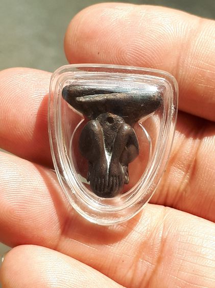 พระปิดตา ตอกโค็ด พิมพ์ลอยองค์ เนื้อโลหะ สวยงาม คมชัด ผิวพรุน สีจืดแล้ว ไม่เงา สภาพสวย เก่า เดิมๆ แท้ เลี่ยมเดิม ไม่รู้ที่ พุทธคุณสุดยอดทางเม รูปที่ 4