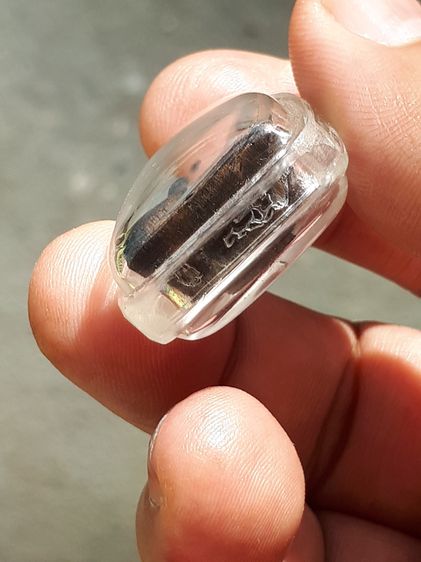 พระปิดตา ตอกโค็ด พิมพ์ลอยองค์ เนื้อโลหะ สวยงาม คมชัด ผิวพรุน สีจืดแล้ว ไม่เงา สภาพสวย เก่า เดิมๆ แท้ เลี่ยมเดิม ไม่รู้ที่ พุทธคุณสุดยอดทางเม รูปที่ 3