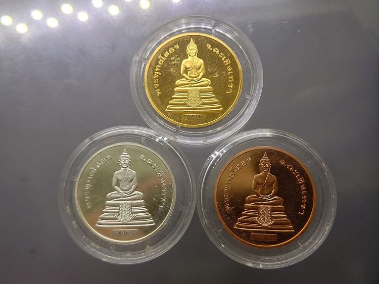 เหรียญพระรูปรัชกาลที่5 หลังพระพุทธโสธร (ชุด 3 เหรียญ เนื้อเงิน ทองแดง ชุบทอง ขัดเงา) รุ่นกาญจนาภิเษก บล็อกฮูกานิน สวิสๆ วัดสุทัศน์ๆ พ.ศ.2538 รูปที่ 5