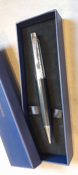 ปากกาคริสตัล Swarovski สีดำ-เทา ของใหม่ มือ 1 ยังไม่ได้ใช้งาน ไร้รอย พร้อมกล่อง รูปที่ 1
