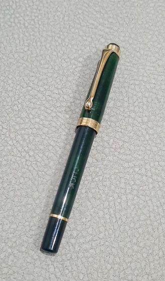 ปากกาดีไซน์/ผู้บริหาร ขอขายปากกาหมึกซึมของยี่ห้อ click สีเขียวแก่หัวเป็ดสภาพยังสวยสมบูรณ์