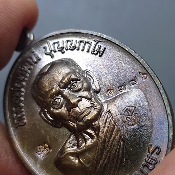 เหรียญเจริญพรล่าง เนื้อ นวะ (บล็อกทองคำ) ครึ่งองค์ ขอบเรียบ หลวงพ่อพัฒน์ วัดห้วยด้วน โคท 1786 พร้อมตลับเดิม รูปที่ 5