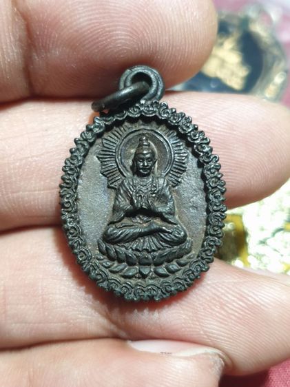 เหรียญลุมพินี (LUMBINI) เป็นเหรียญหล่อพระพุทธเจ้าปางตรัสรู้ หลังปางประสูติ ประเทศอินเดีย ค.ศ.1980

 รูปที่ 5