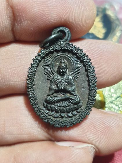 เหรียญลุมพินี (LUMBINI) เป็นเหรียญหล่อพระพุทธเจ้าปางตรัสรู้ หลังปางประสูติ ประเทศอินเดีย ค.ศ.1980

 รูปที่ 4