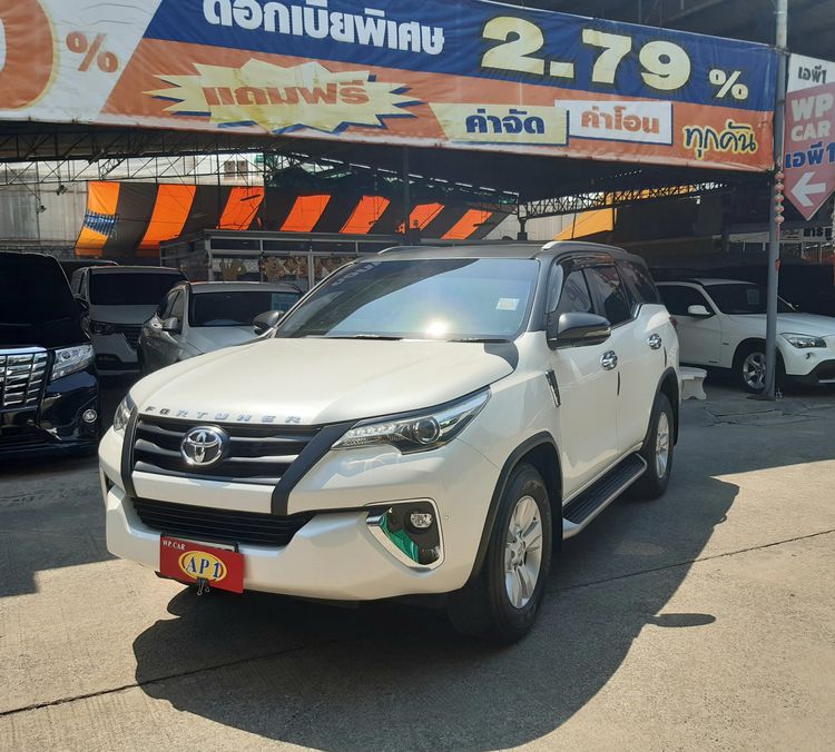 Toyota Fortuner 2018 2.4 V Utility-car ดีเซล เกียร์อัตโนมัติ ขาว รูปที่ 1