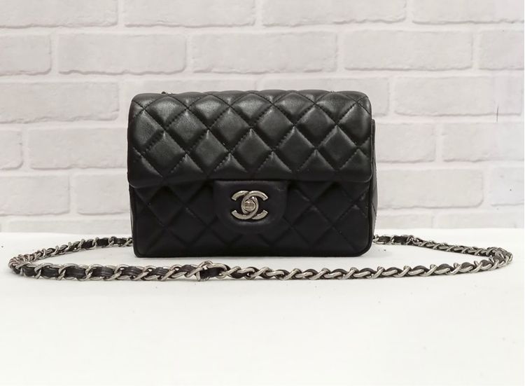 อื่นๆ หนังแท้ หญิง ดำ กระเป๋าสะพายข้าง Chanel crossbody bag  หนังแล้มป์ อะไหล่เงิน สภาพสวย ขนาดมินิ 