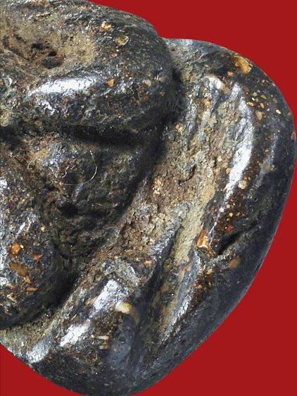 พระเนื้อผง มีมวลสาร พระบ้าน พิมพ์หายาก พระปิดตาหลวงพ่อแก้ว วัดเครือวัลย์ พิมพ์ปั้นลอยองค์  เก่า รูปที่ 3