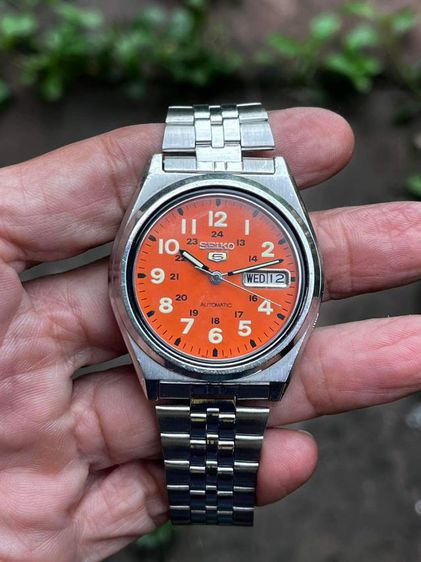 นาฬิกาSEIKO 5 7009 AUTOMATIC หน้าปัทม์ส้ม
ระบบอัตโนมัติ
ตัวเรือนสเตนเลสขัดเงาและขัดด้าน