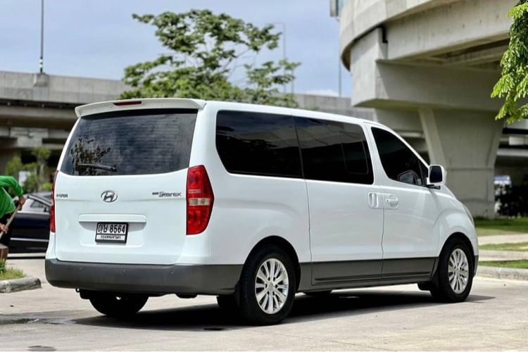 Hyundai Grand Starex 2011 2.5 VIP Van ดีเซล ไม่ติดแก๊ส เกียร์อัตโนมัติ ขาว รูปที่ 4