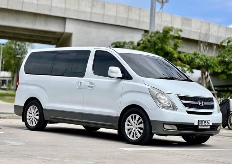 Hyundai Grand Starex 2011 2.5 VIP Van ดีเซล ไม่ติดแก๊ส เกียร์อัตโนมัติ ขาว