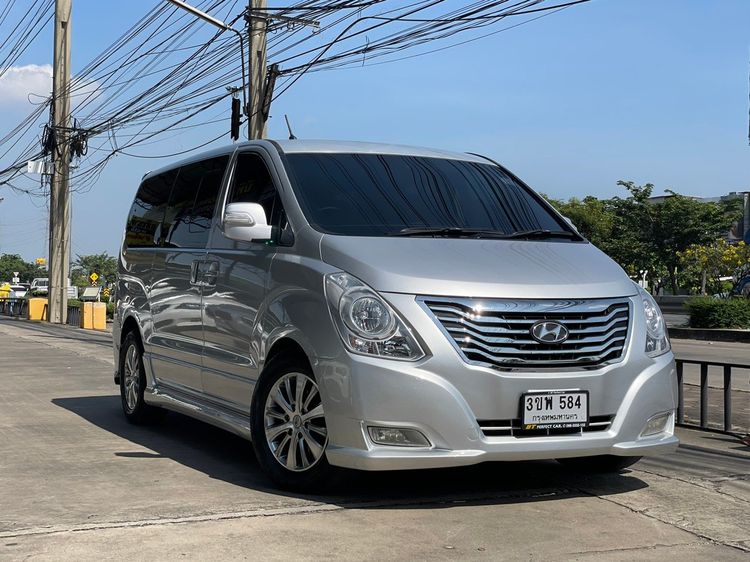 Hyundai Grand Starex 2011 2.5 VIP Van ดีเซล ไม่ติดแก๊ส เกียร์อัตโนมัติ บรอนซ์เงิน