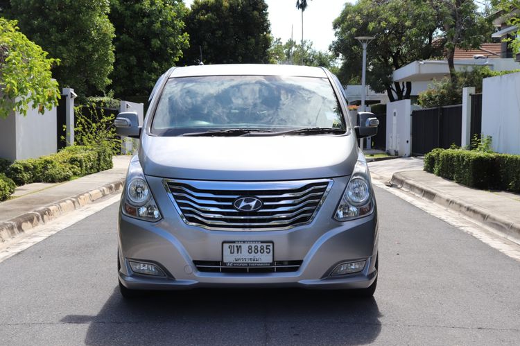 Hyundai Grand Starex 2015 2.5 VIP Van ดีเซล ไม่ติดแก๊ส เกียร์อัตโนมัติ เทา