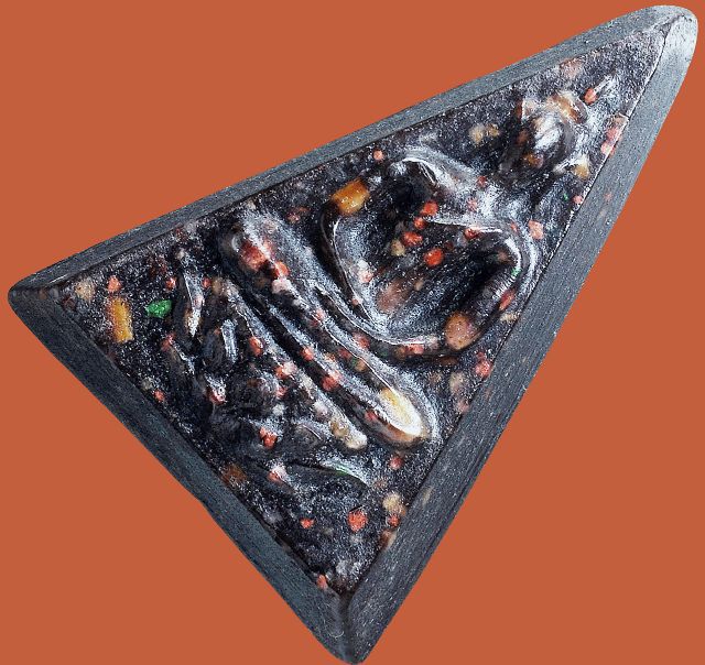 NO.1 ให้เช่า มรดกบ้าน สวยระดับติดเบอร์ พระสมเด็จจิตรลดา(พระกำลังแผ่นดิน) ปี 09 รูปทรง 3 เหลี่ยมหน้าจั่ว พิมพ์ใหญ่ แก่มวลสาร หายาก รูปที่ 15